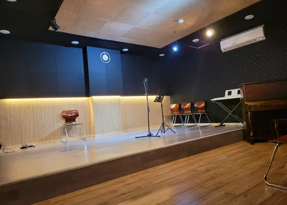 강의실 504호